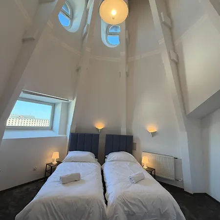 Grand Historic By Presidential Palace Appartement *